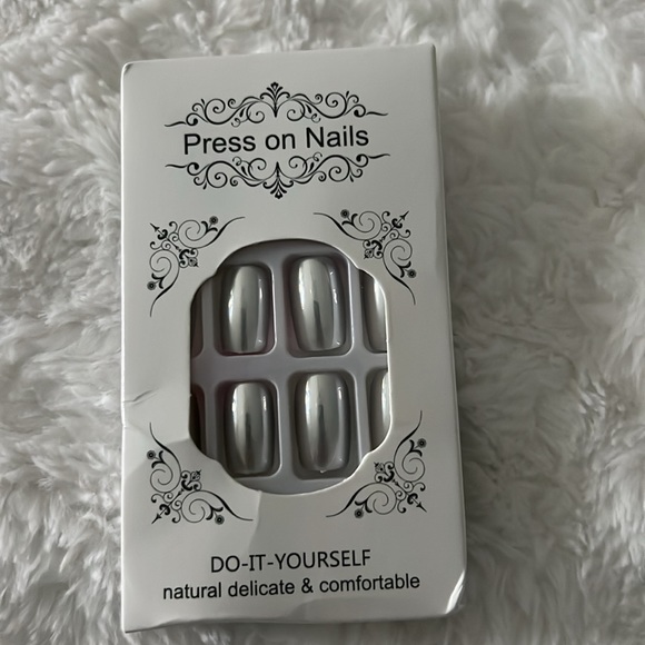 Press On Nails Short Super Shiny Nails Square Silver 24 Pcs - Picture 2 of 4